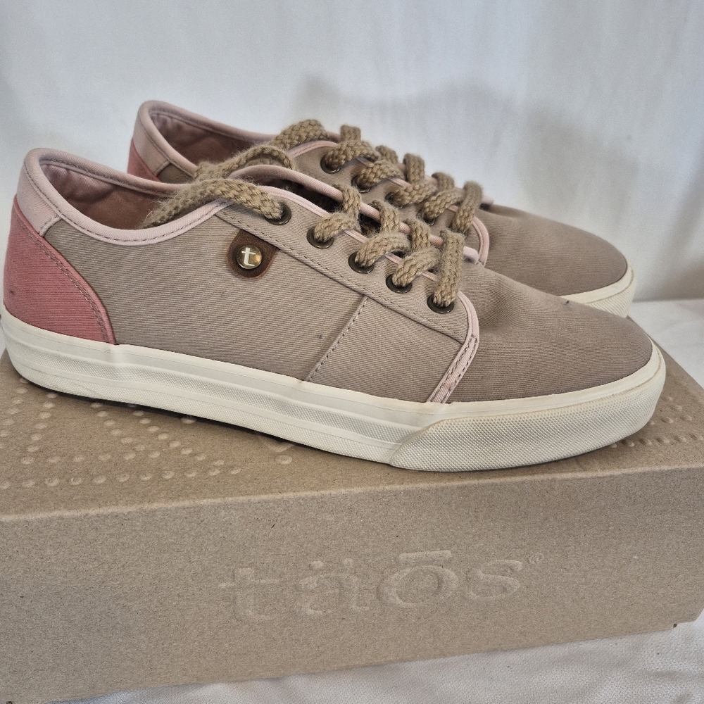 Taos Super Soul Ecru Rosette Women's 9W